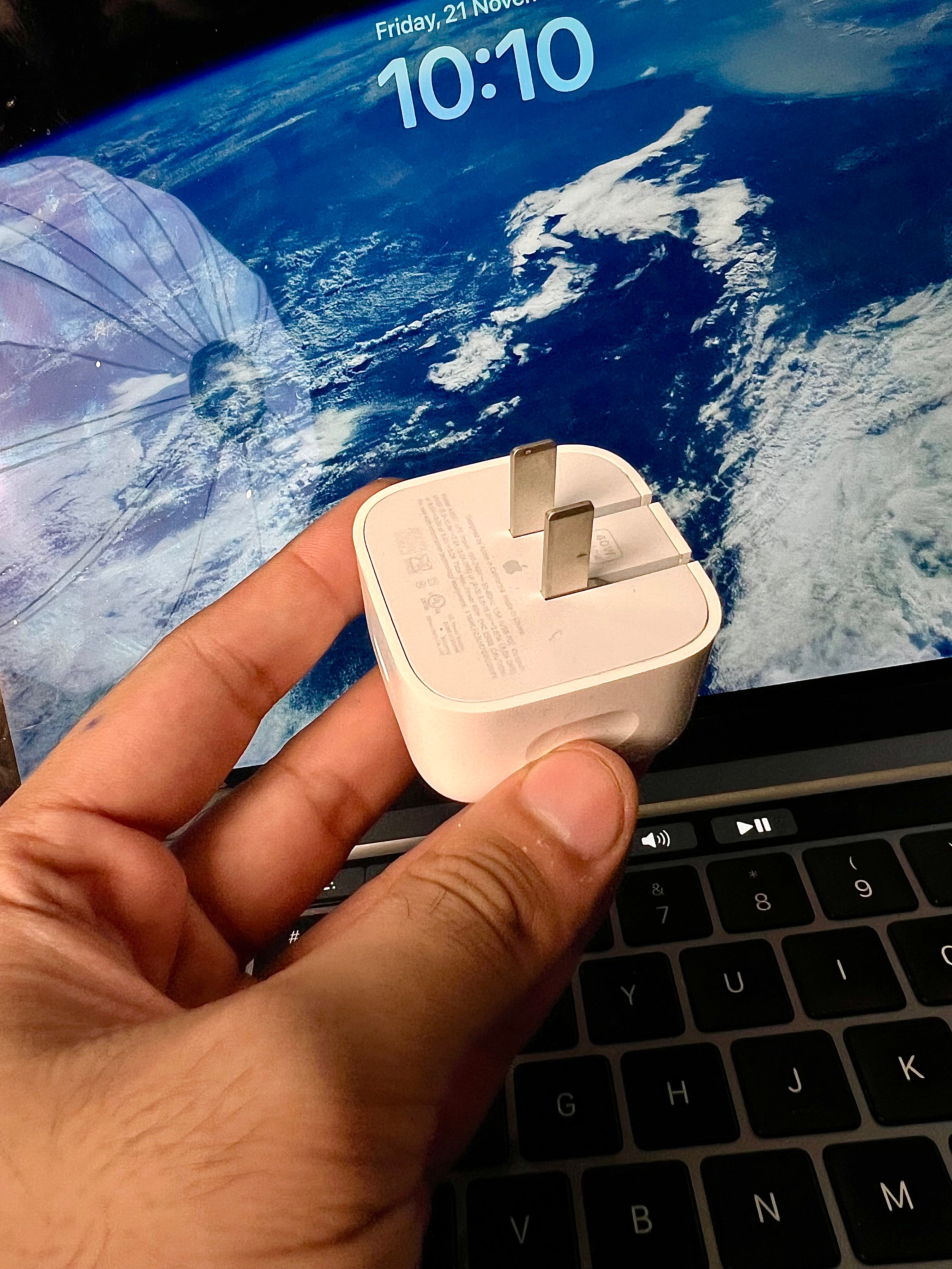 40W Dynamic Power Adapter with 60W Max  – 100% Original | Box Packed | Best Price in Pakistan – Rs. 10,500