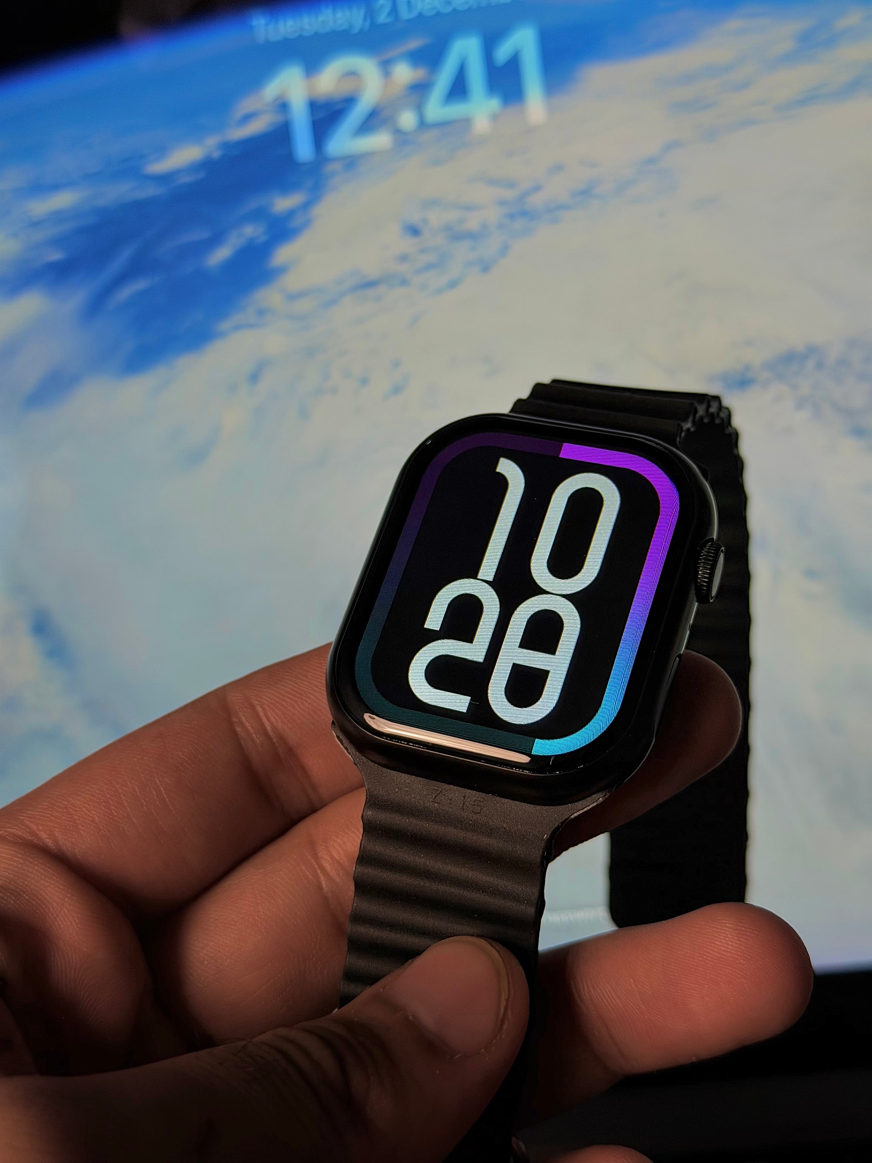 Bluetooth Smart Watch – 7 Straps Included, Wireless Charging, Bluetooth App Connectivity