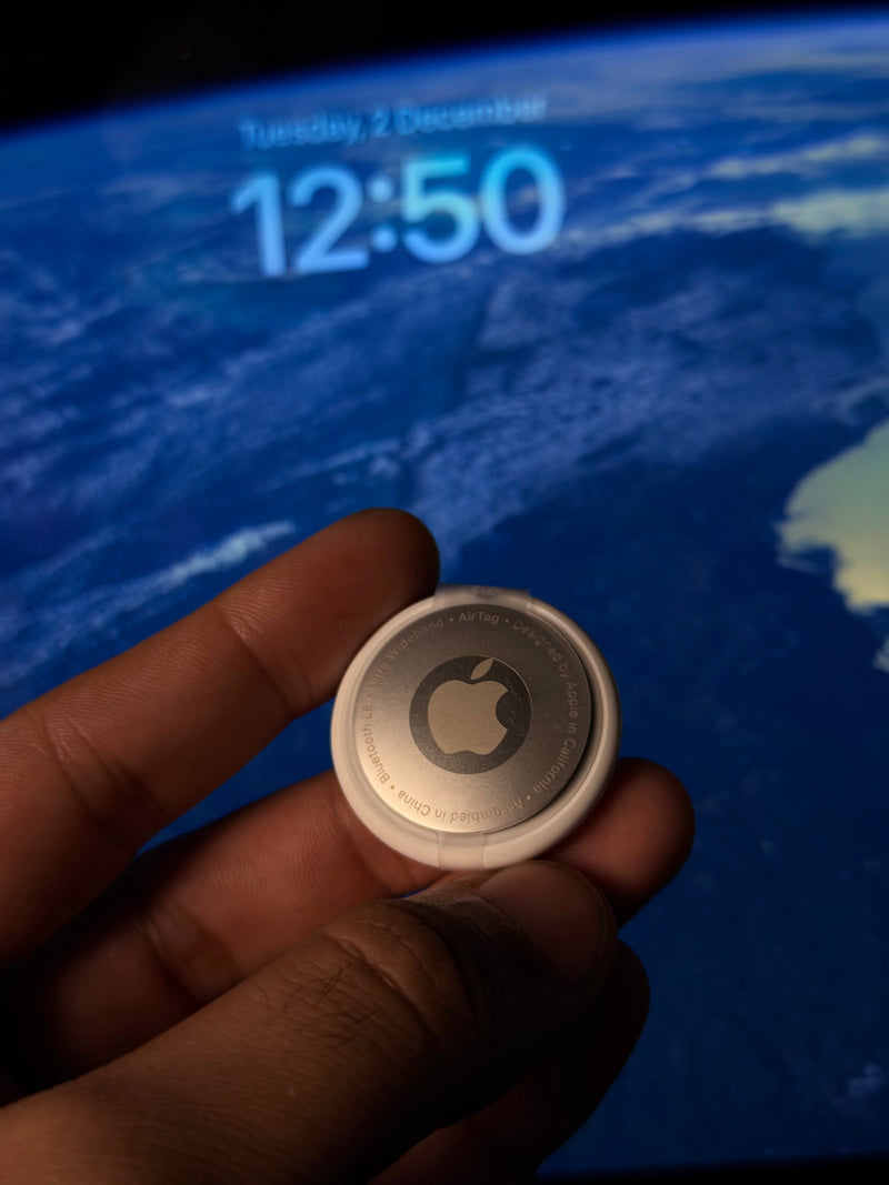 Apple AirTag – Bluetooth Item Tracker for Keys, Bags, Wallets & Luggage (Original)