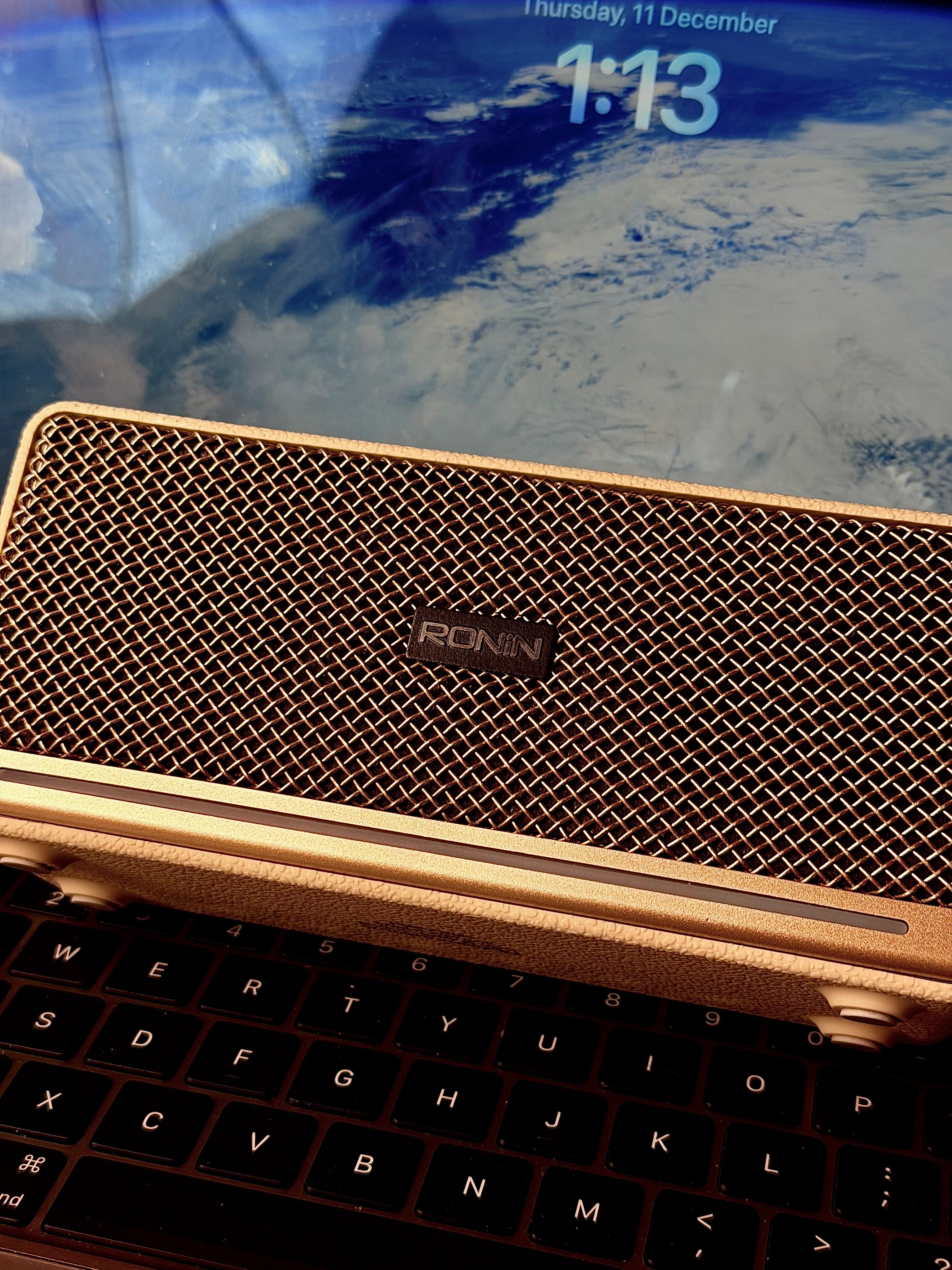 Ronin Retro Bluetooth Speaker R3035 – Vintage Design, Deep Sound, 2000mAh Battery, Bluetooth 5.4