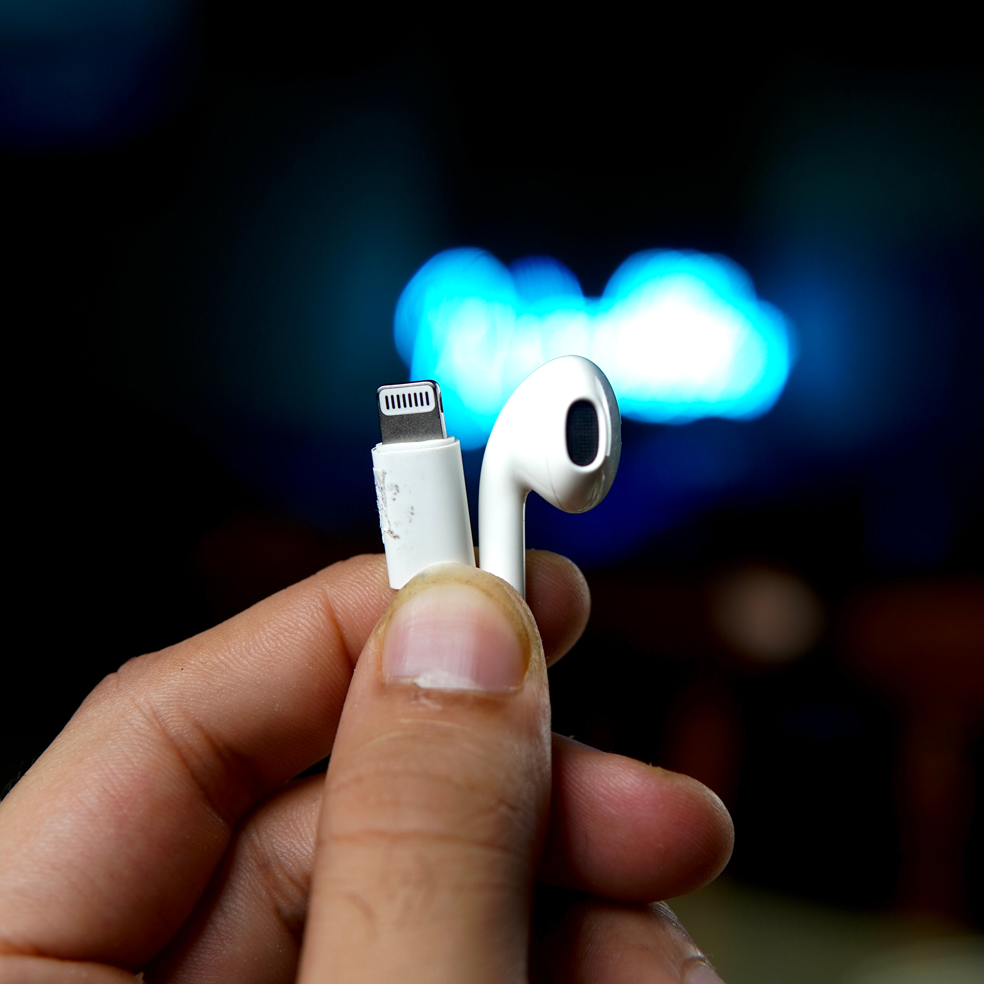 Apple Wired Handsfree with Lightning Connector | 100% Original Loose Packaging | Clear Mic & High-Quality Sound